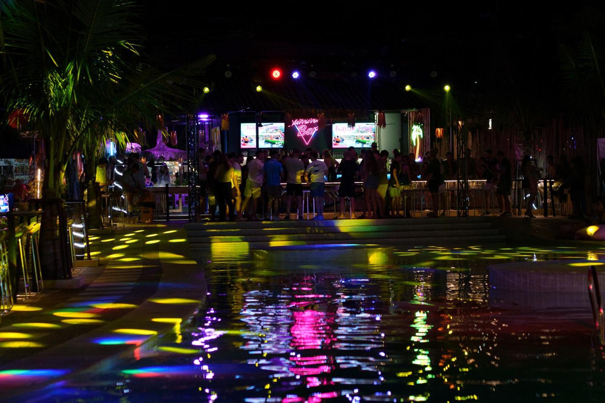 Summer Club And Hostel Ao Nang Exteriör bild