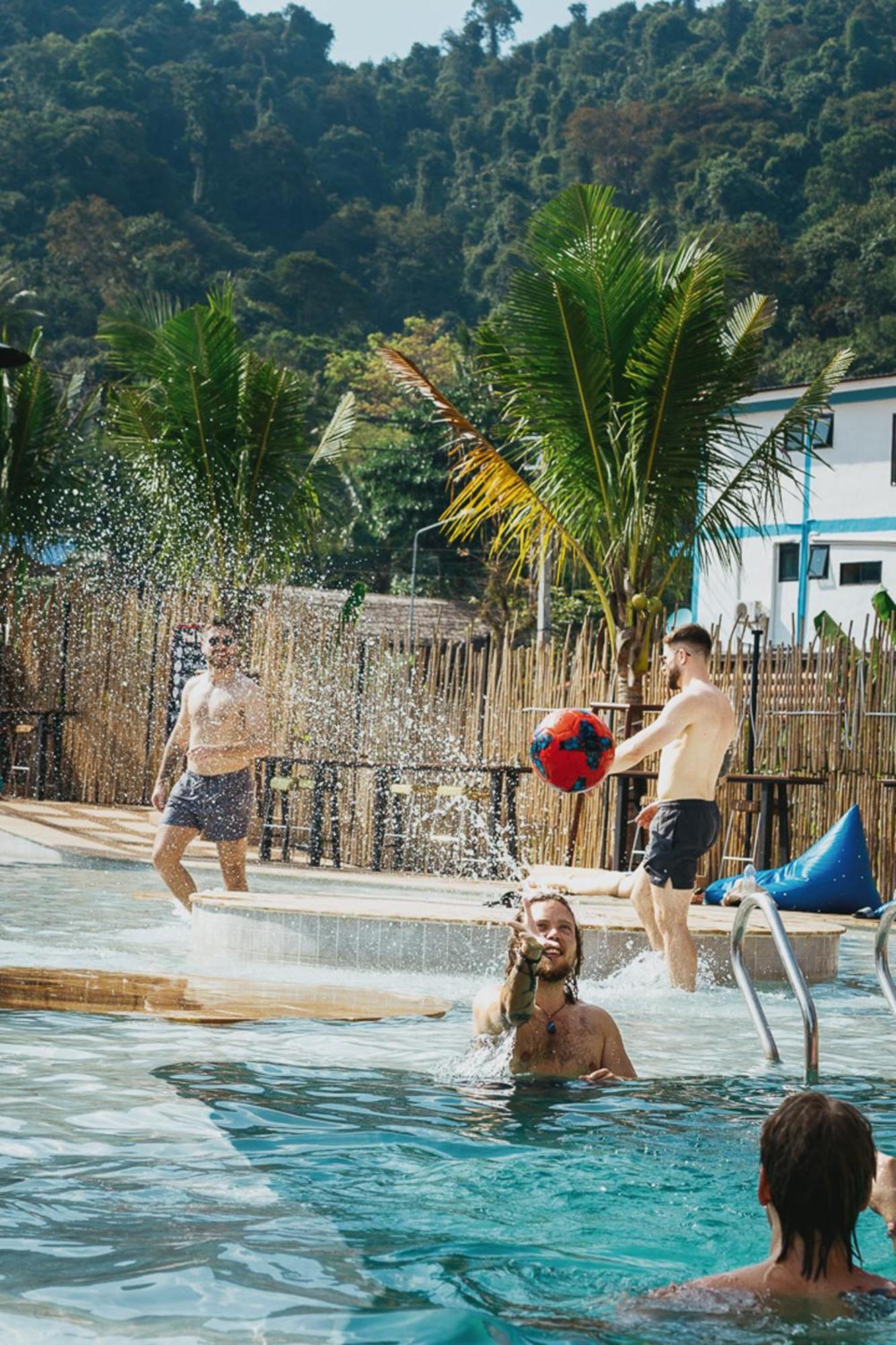 Summer Club And Hostel Ao Nang Exteriör bild